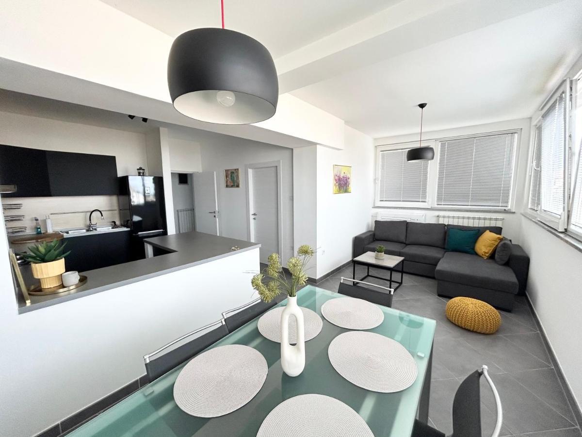 Apartment Flora プーラ エクステリア 写真