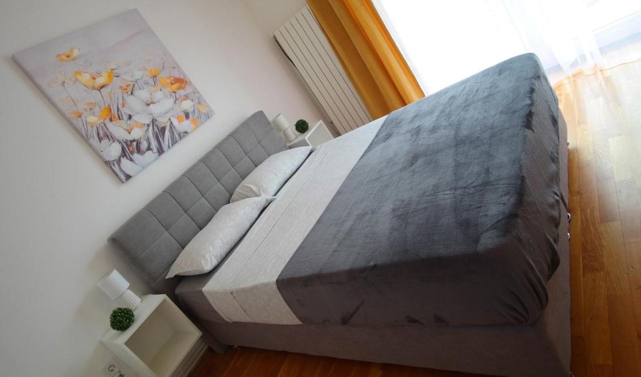 Apartment Flora プーラ エクステリア 写真