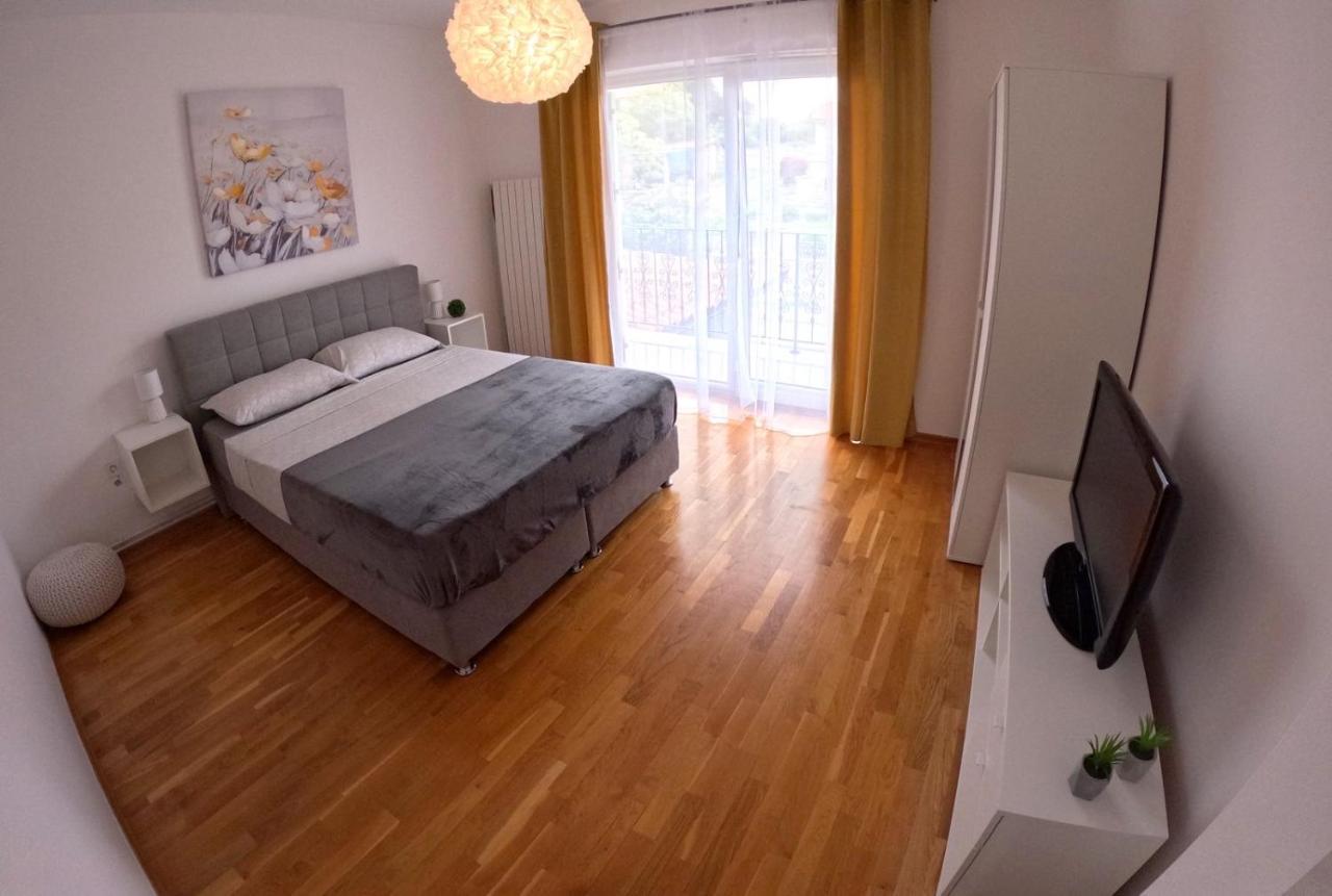 Apartment Flora プーラ エクステリア 写真